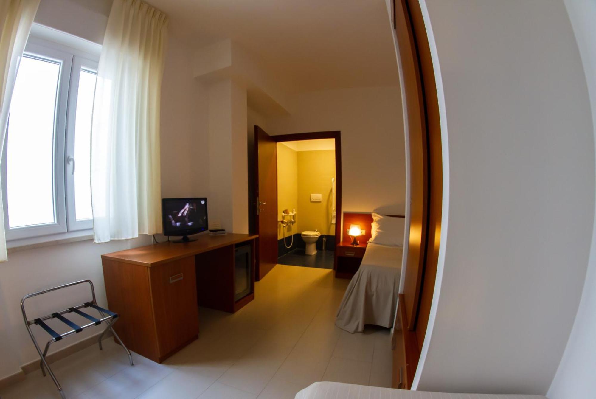 Hotel Miramare Latina Phòng bức ảnh